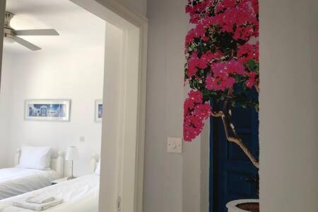 Kings Palace - Superb 2 Bed Ground Floor Apartment Пафос Экстерьер фото