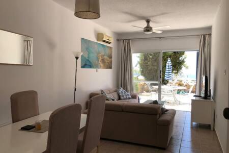 Kings Palace - Superb 2 Bed Ground Floor Apartment Пафос Экстерьер фото
