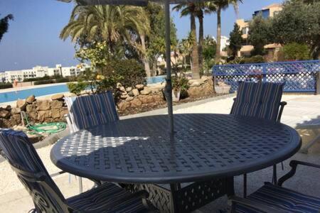 Kings Palace - Superb 2 Bed Ground Floor Apartment Пафос Экстерьер фото